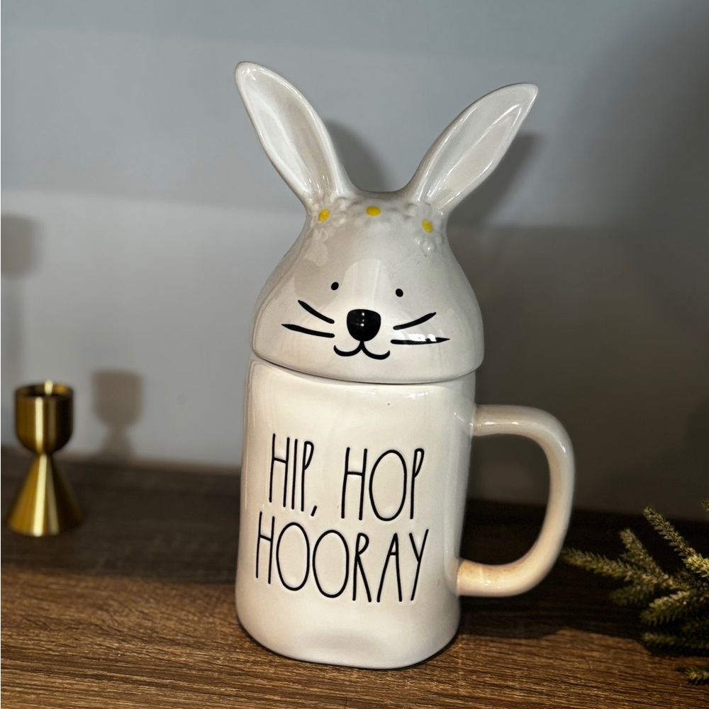 Hip, hip hooray mug with topper